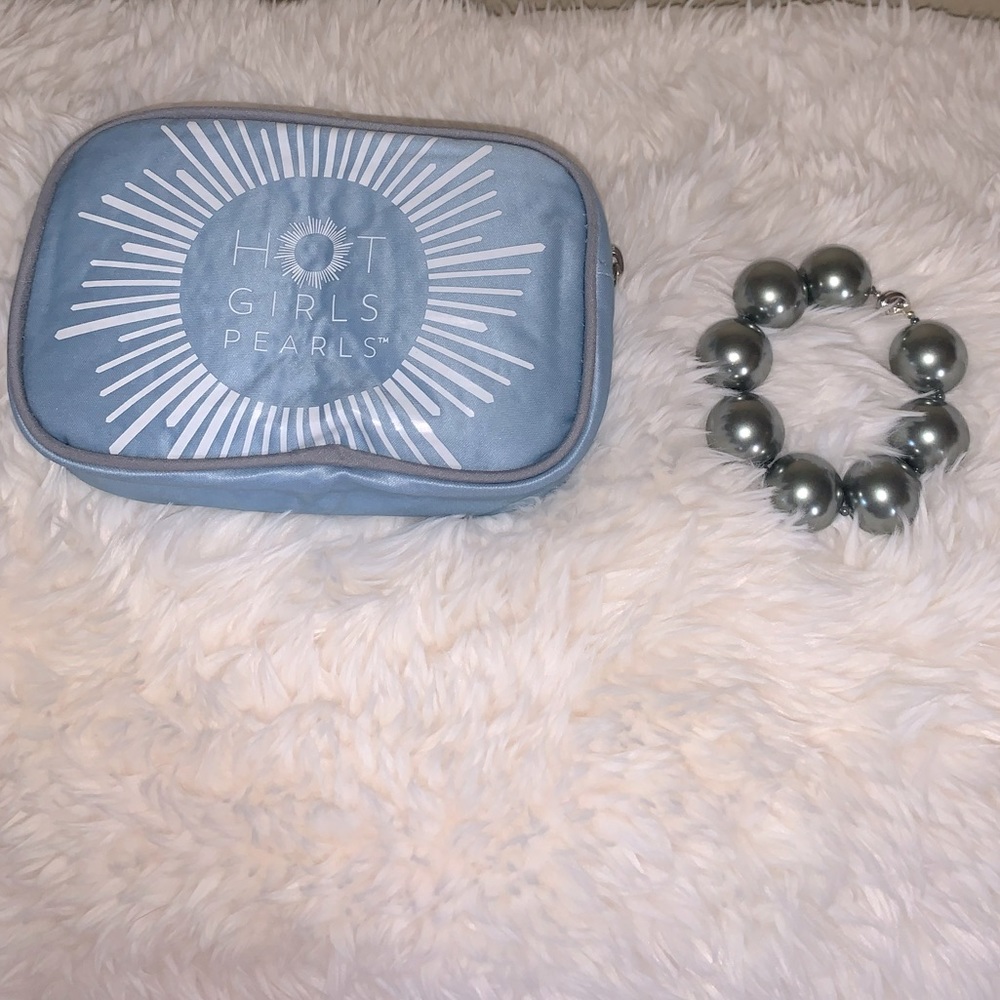 Hot Girls Pearls Bracelet